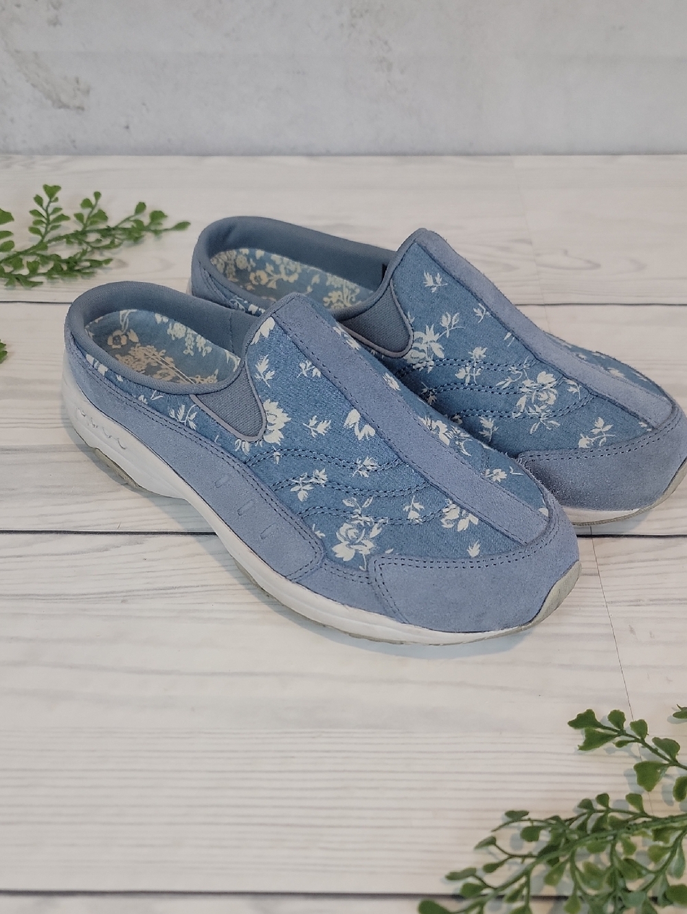 Easy Spirit Traveltime Slip-On Walking Mules in Light Blue Floral Size 7.5